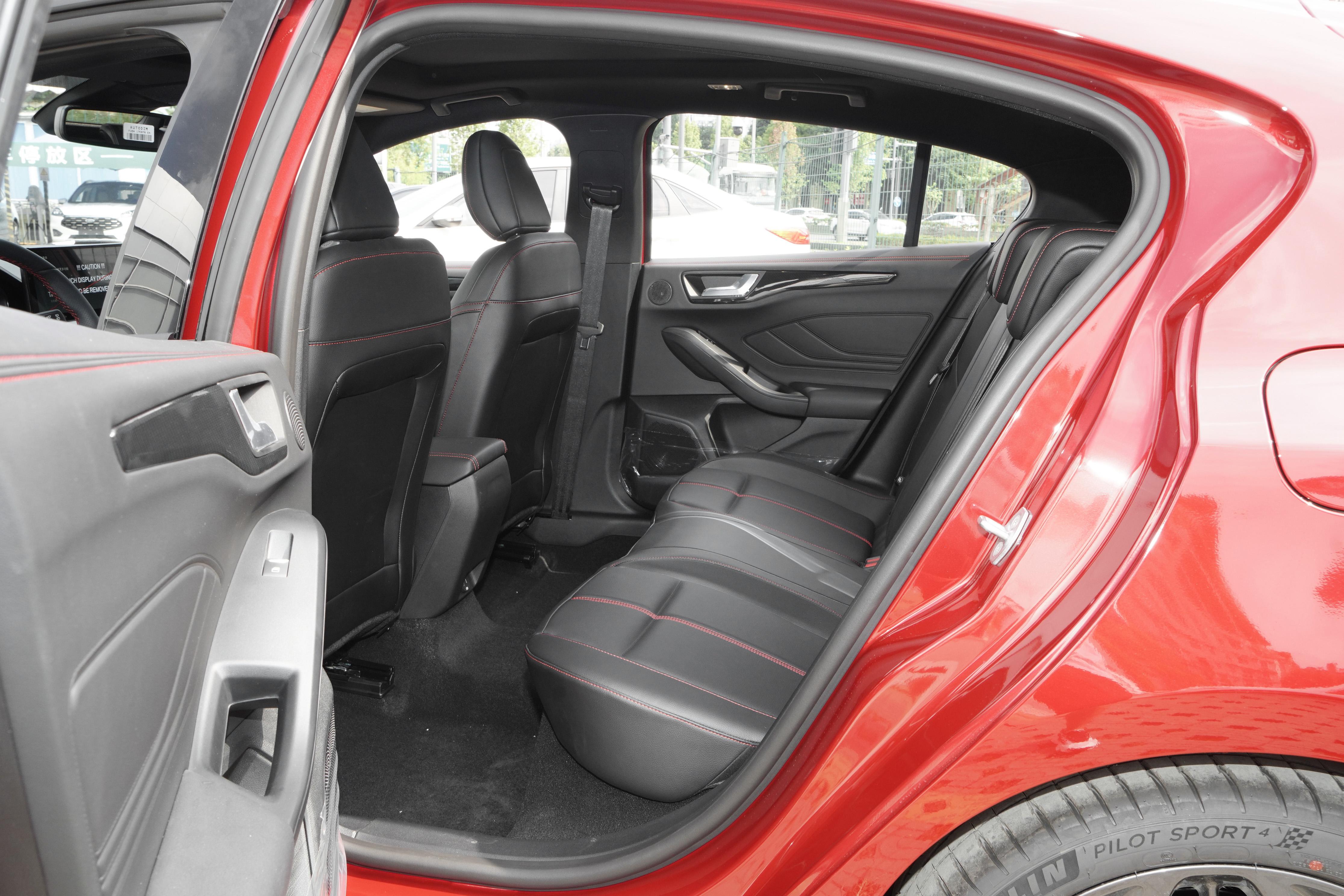 福特福克斯两厢新款测评,试驾老款福特福克斯两厢自动挡