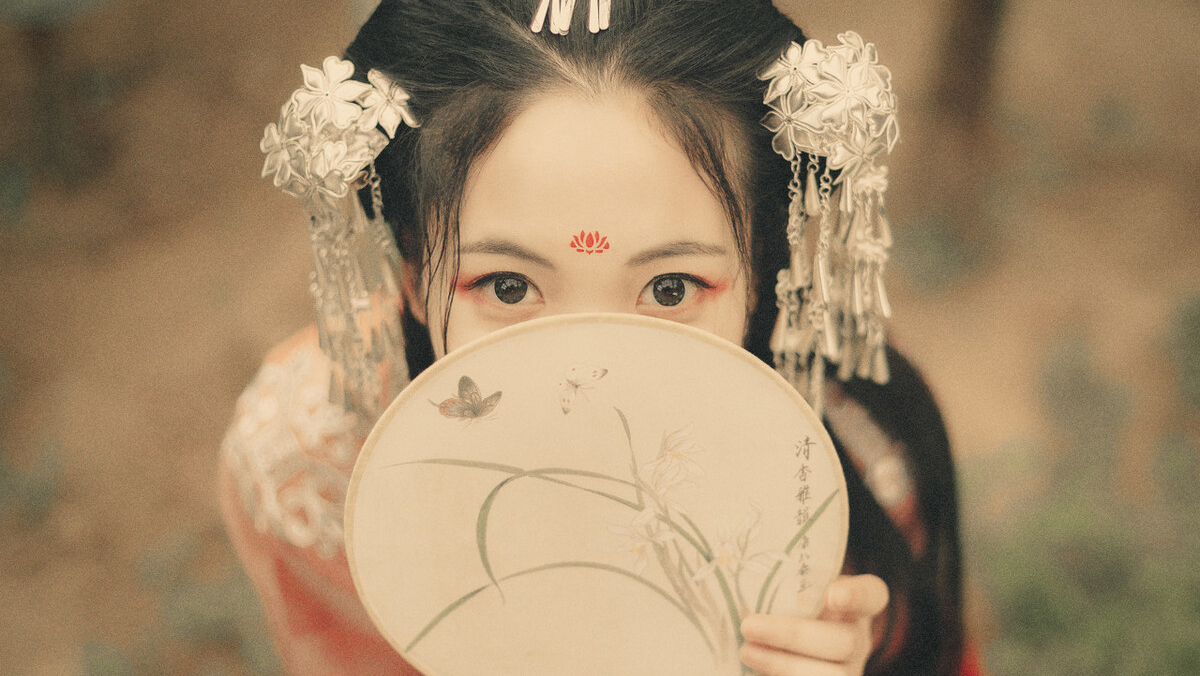 小说：“小病猫”发威，痛揍恶奴，看侯门弃女如何翻身斗渣母