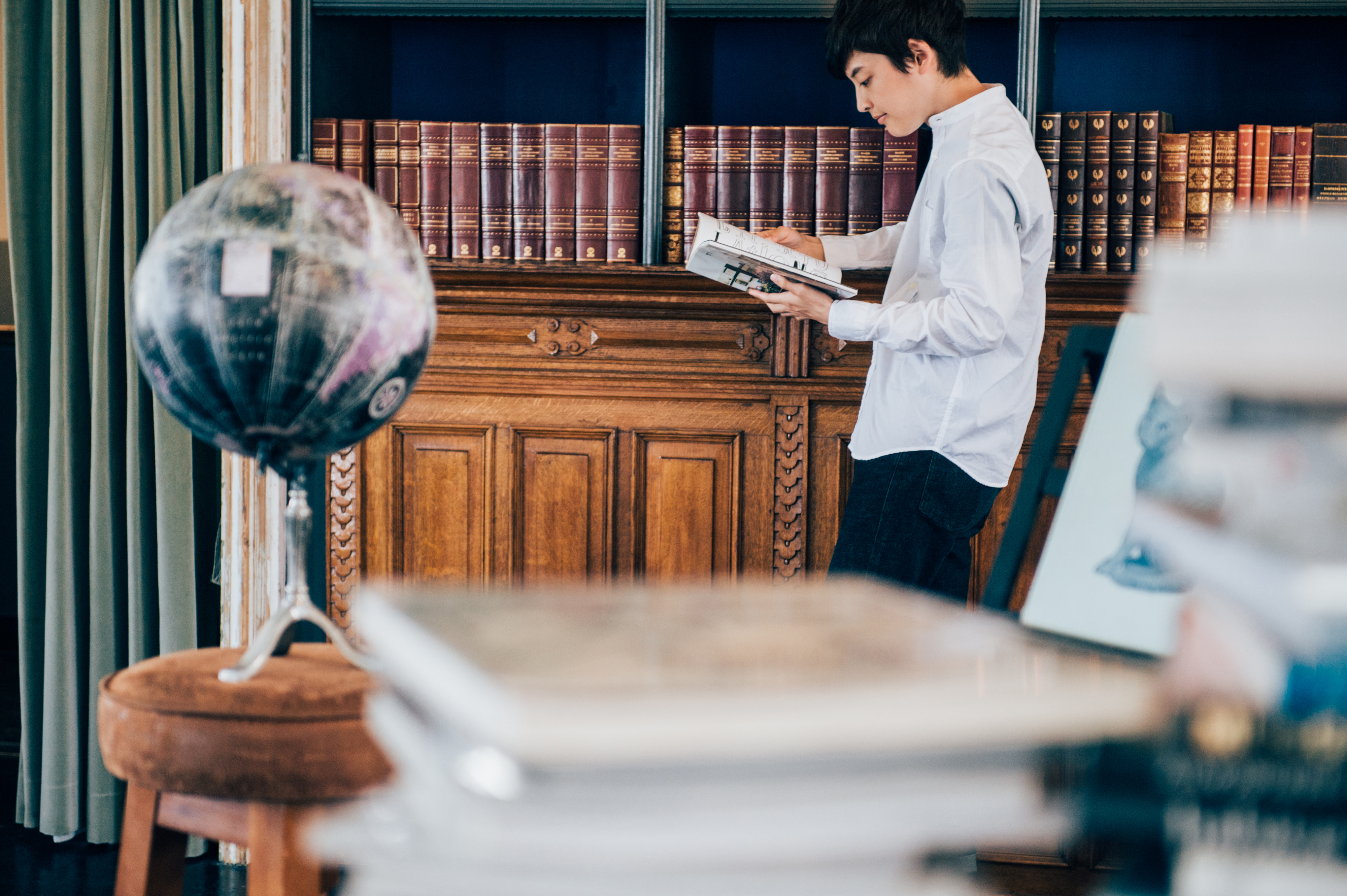 狱警假意帮男人逃狱，却想在他逃离国境时将其一枪击毙