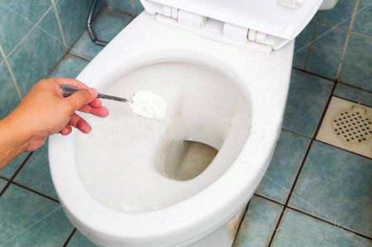 用风油精可以消除污渍么,风油精能清理胶布痕迹吗