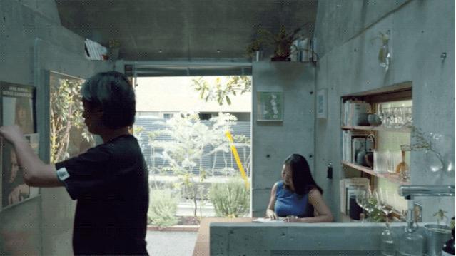 耗资80万建造豪宅出租给退休夫妇,她用14年建400平米花园