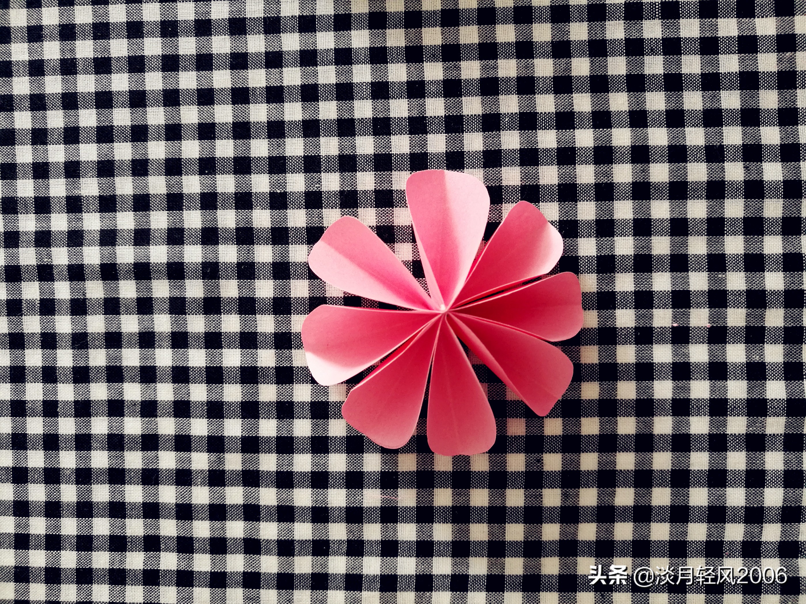 用卡纸制作的手工立体小花,彩色卡纸立体手工