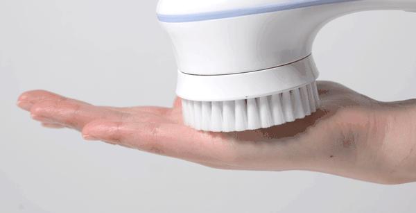 背部搓澡的方法,一个人搓澡怎么搓到后背