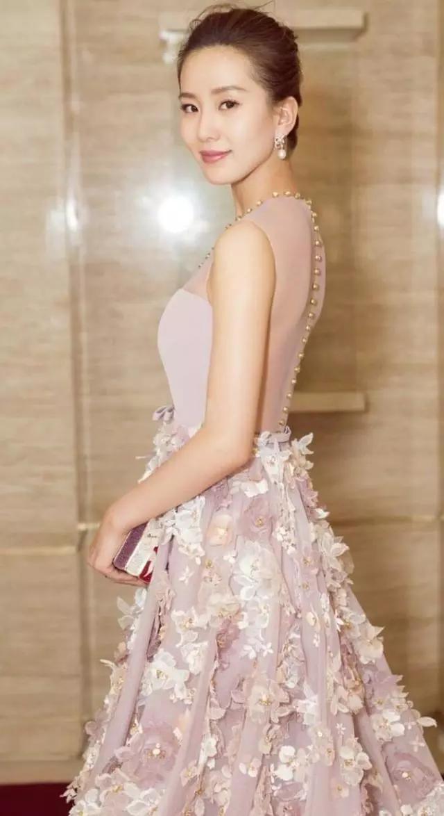 杨幂明星颜值排名,杨幂身材排名前十