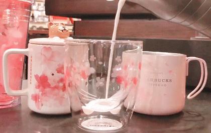 星巴克和优衣库,星巴克spade联名