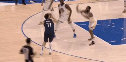 东契奇立定跳远造库里犯规,东契奇跳远犯规还算吗