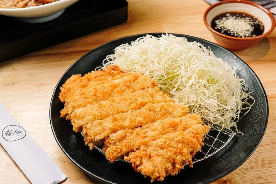 汤底浓郁的汤面,汤底浓厚