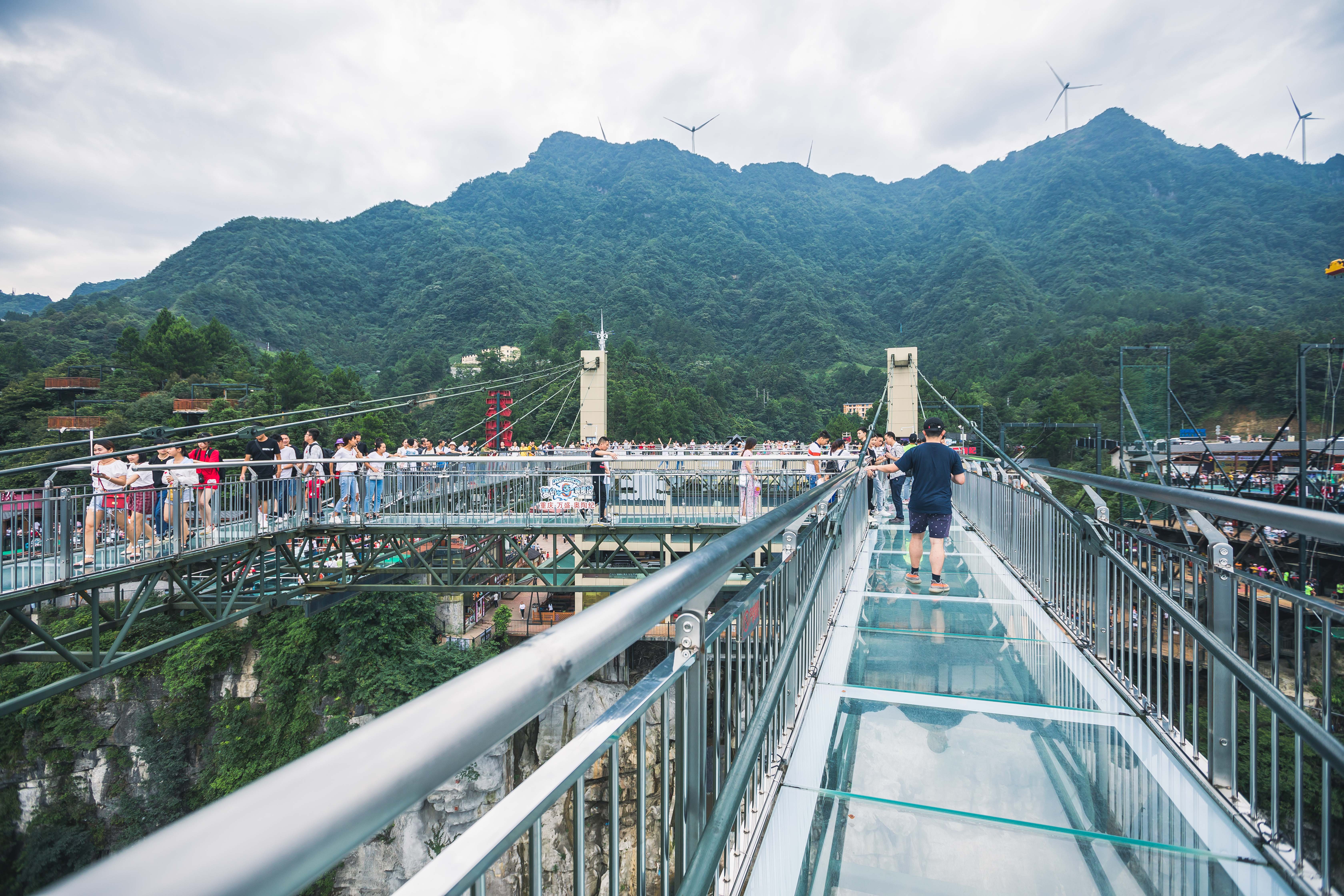 第一次去重庆奥陶纪应该怎样玩？真如抖音上那么刺激？亲自试试吧