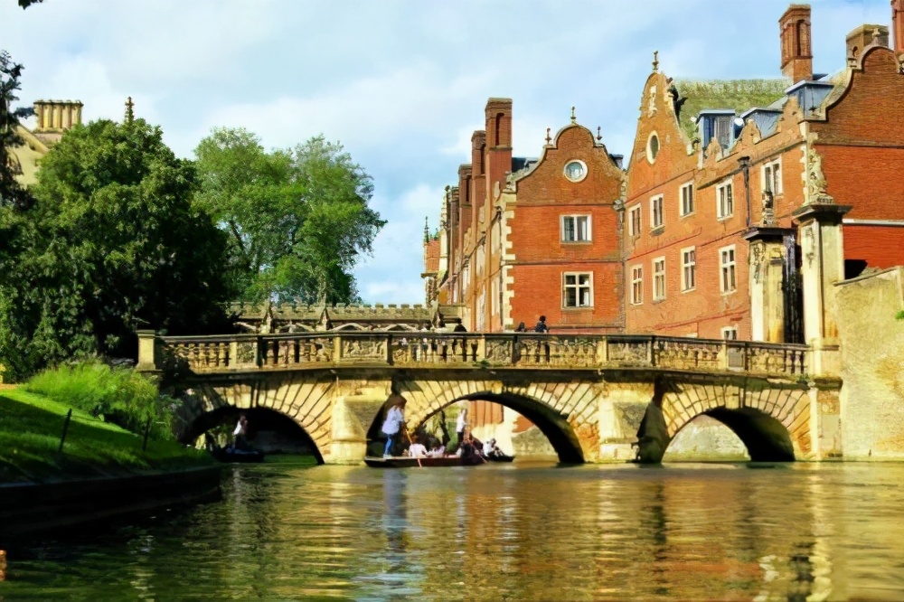 法国国土面积和中国哪个省差不多,法国的面积相当于中国哪个省