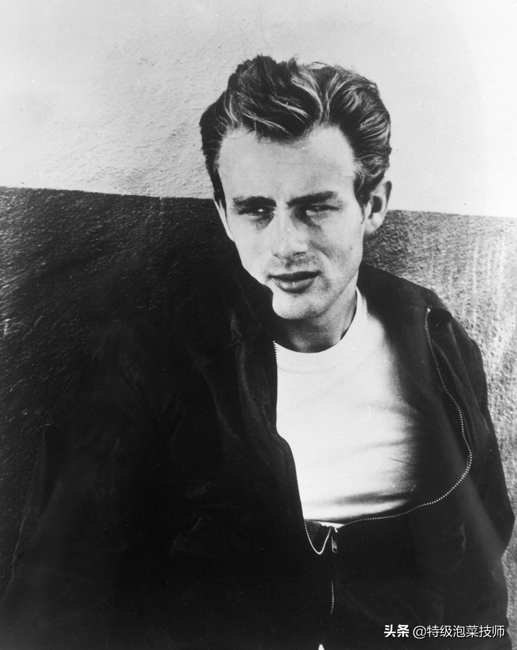 人设崩塌，小鲜肉当红时公然和女星接吻，她还是他偶像的女友