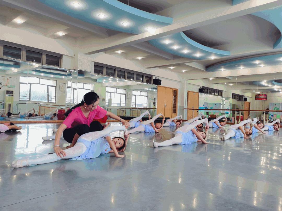 少儿舞蹈培训班免费学习,少儿舞蹈试听课预约