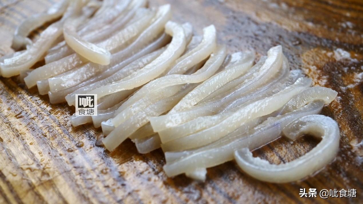 猪皮可以有几种方法吃,猪皮好吃又简单家常做法