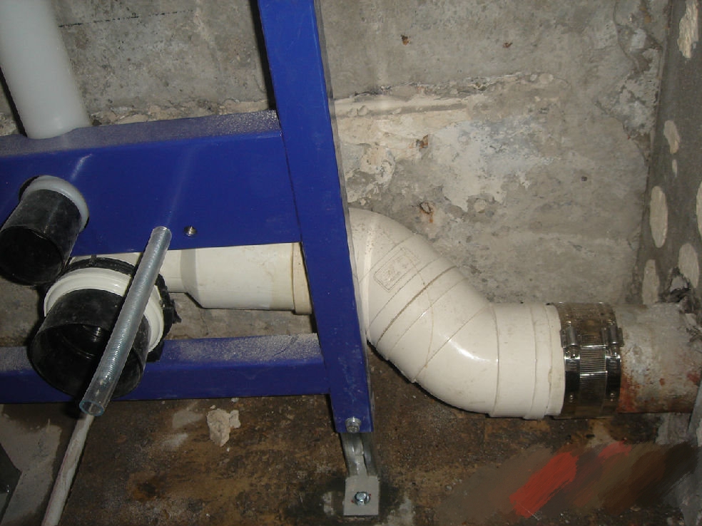 狭长小卫生间壁挂马桶如何布置,悬挂式马桶卫生间布局