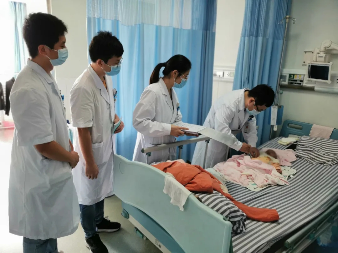 肝母细胞瘤手术婴儿多大能做,4个月婴儿长17厘米肿瘤