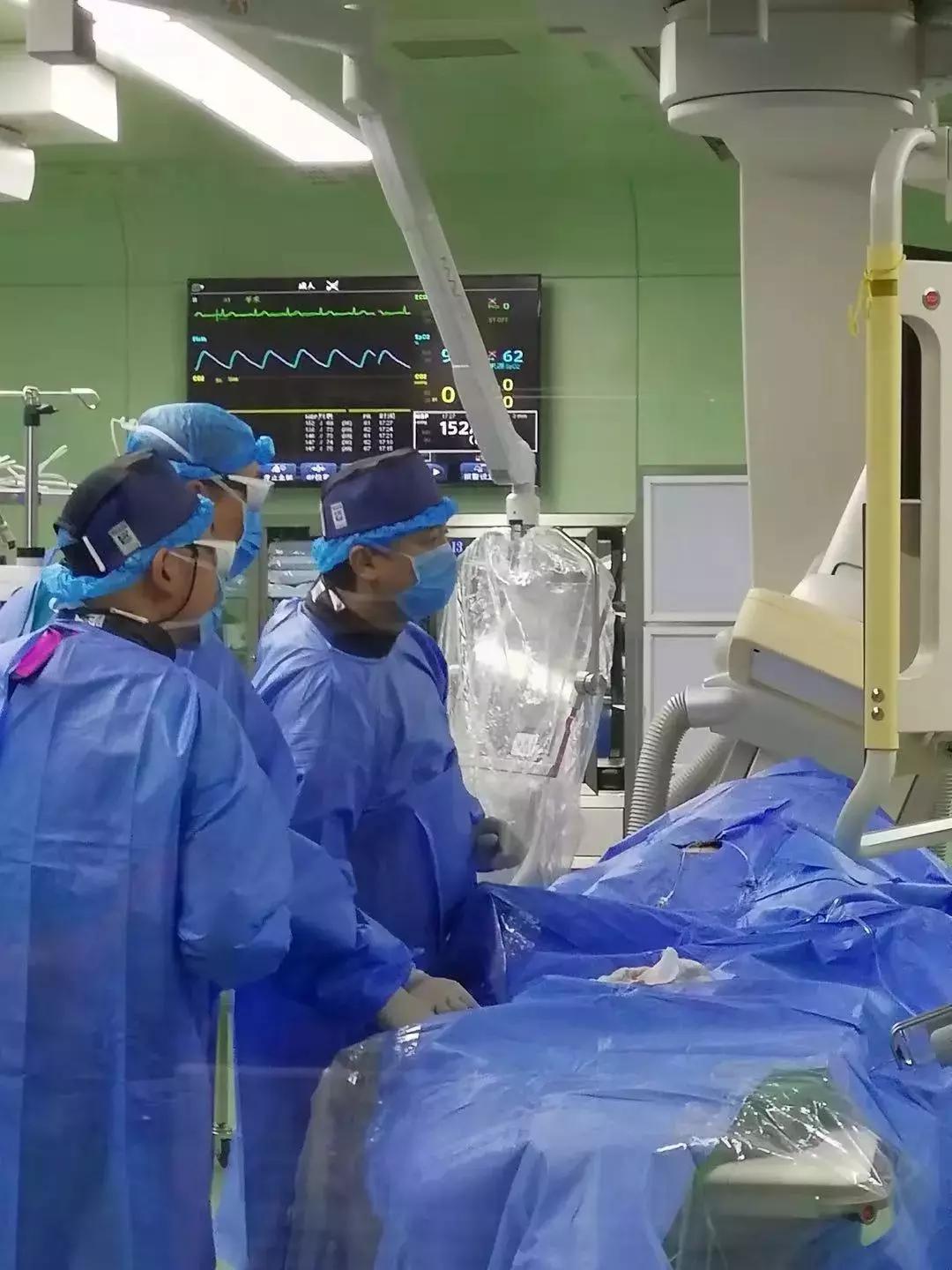 14岁女孩学校猝死结果,35岁女教师死亡症状