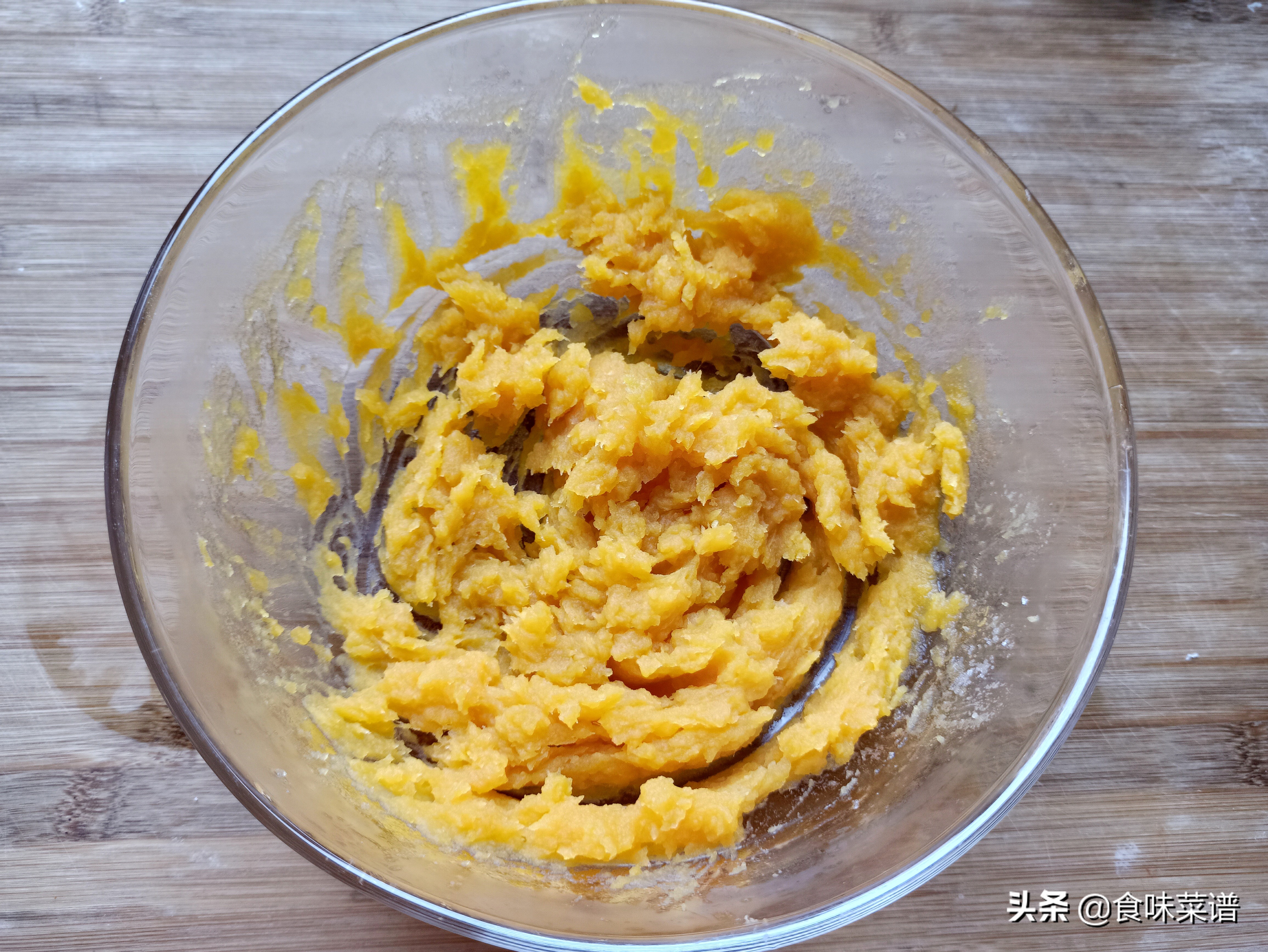 为啥我炸的丸子发黑,用面炸的丸子怎么不酥脆呢