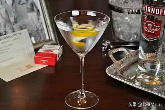 007史上最全酒单：撩妹，还得看《007》，因为哥喝的不是酒，是情