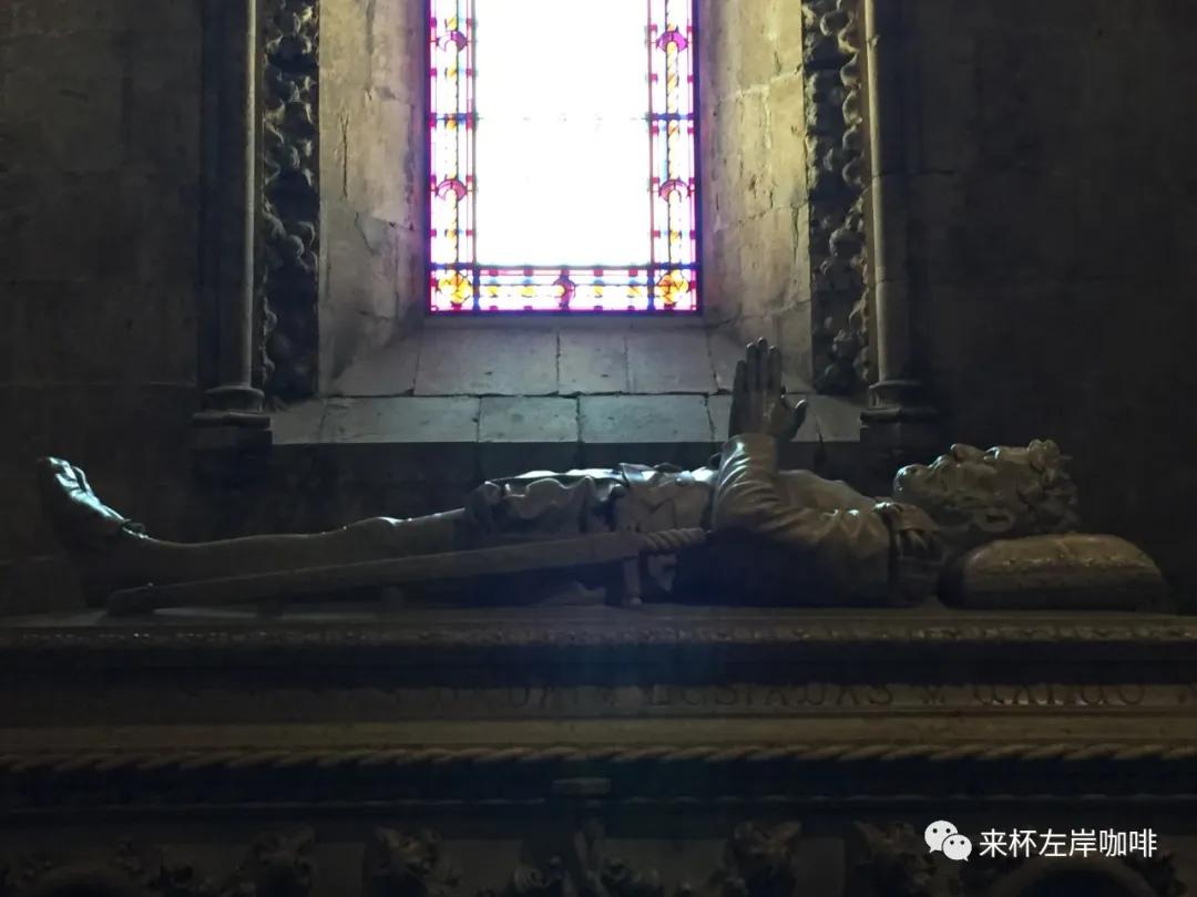 一座经历3次八级大地震不倒的塔,一座修道院