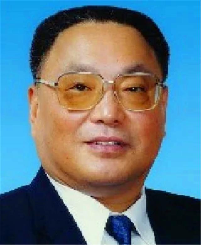 *小平邓**谈中国足球：看了几十年，闷气不能出