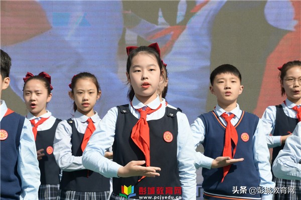 感悟初心使命寻访百名*党**员：徐州市大马路小学校外辅导员聘请仪式