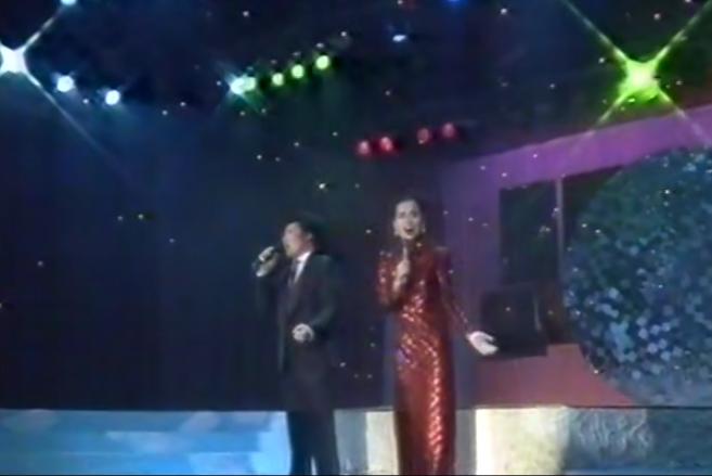 一首爱的奉献女版,一首爱的奉献原唱