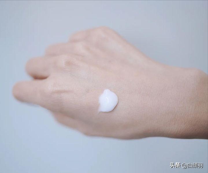 痘痘红肿发硬但是没白色脓头很疼,红肿痘痘疼不冒头也不消怎么办