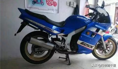 摩托车豪爵铃木gsx250图片,轻骑铃木gsx250征服者