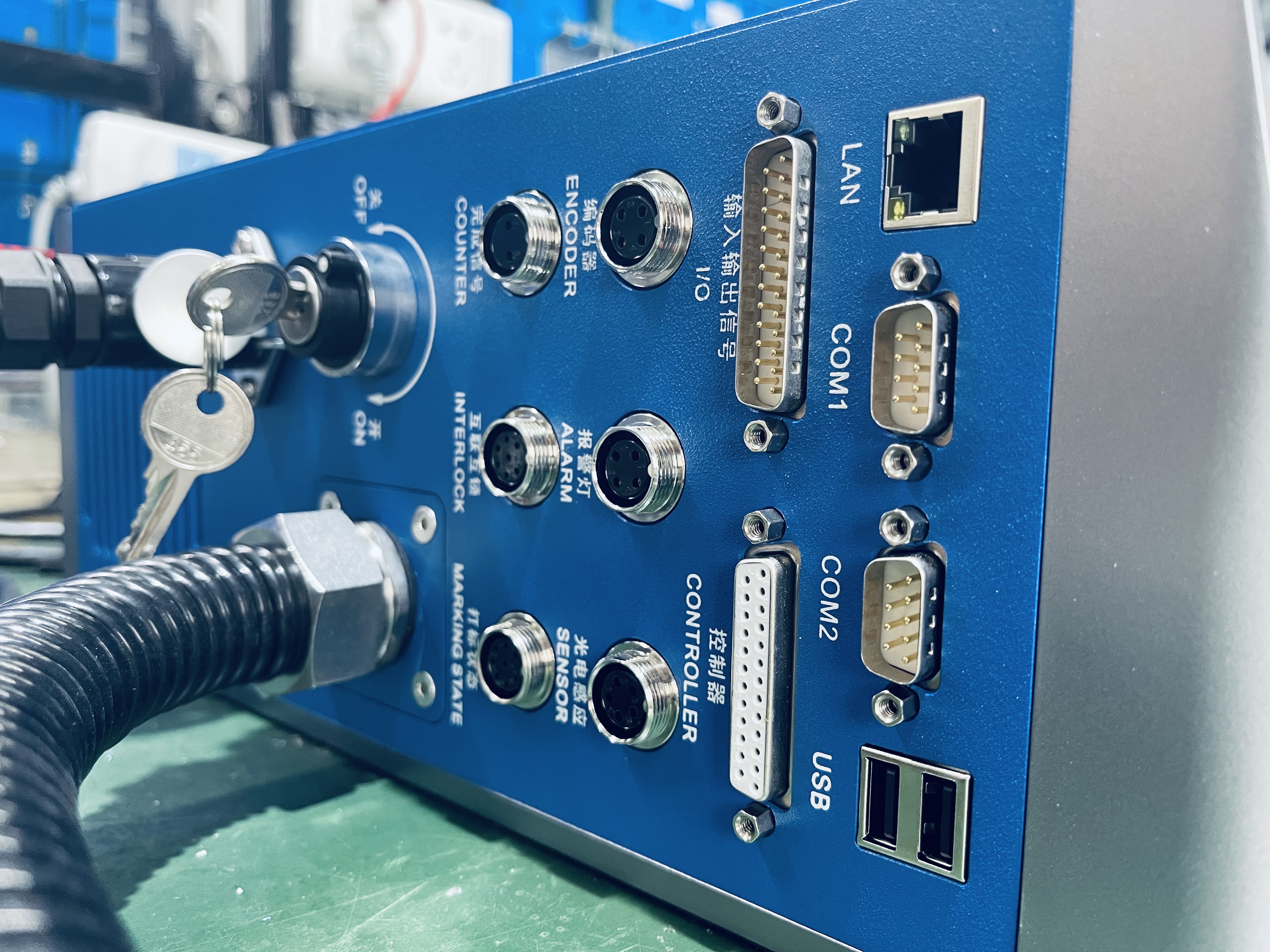 激光喷码具备更高的要求,激光喷码和激光打码