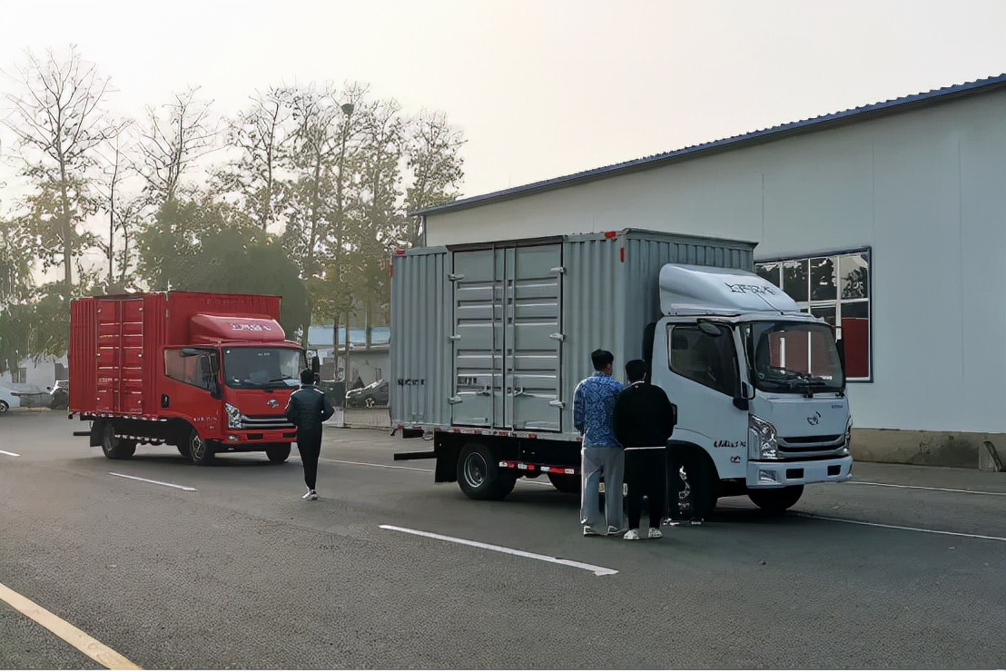 开卡车的草帽,开卡车的草帽哥