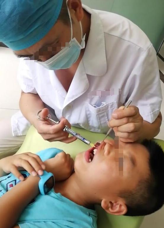 6岁小孩长出双排牙是不是龅牙,孩子长出双排牙只因父母爱太多