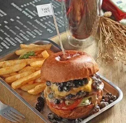 日本流行鼻孔塞珍珠自拍是什么梗？对不起，是我不懂时尚