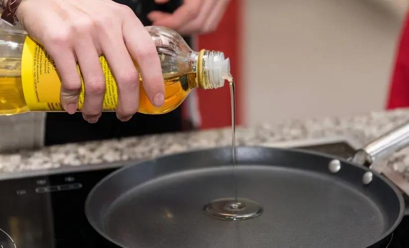 玉米油橄榄油菜籽油哪个好,菜籽油玉米油哪个味道淡