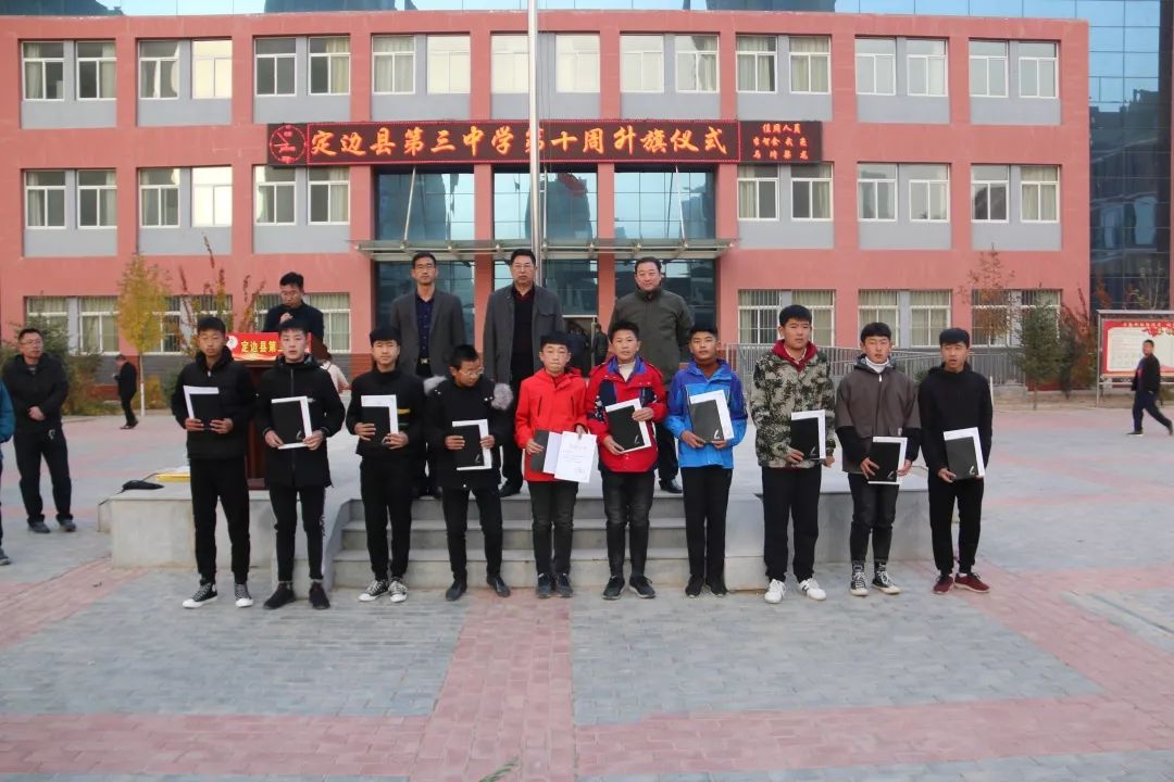 定边县东关小学足球队比赛视频,榆林市定边县第三中学足球联赛