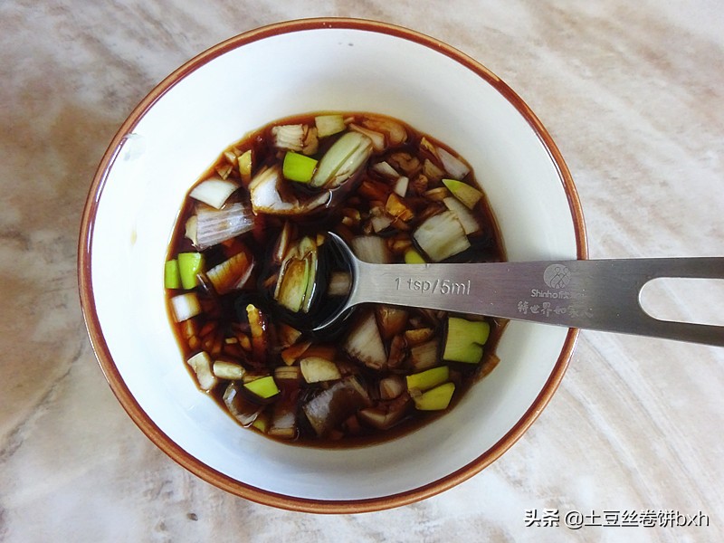 用老北京的烹饪方法做酥焖带鱼,焖带鱼怎么焖没有腥味儿