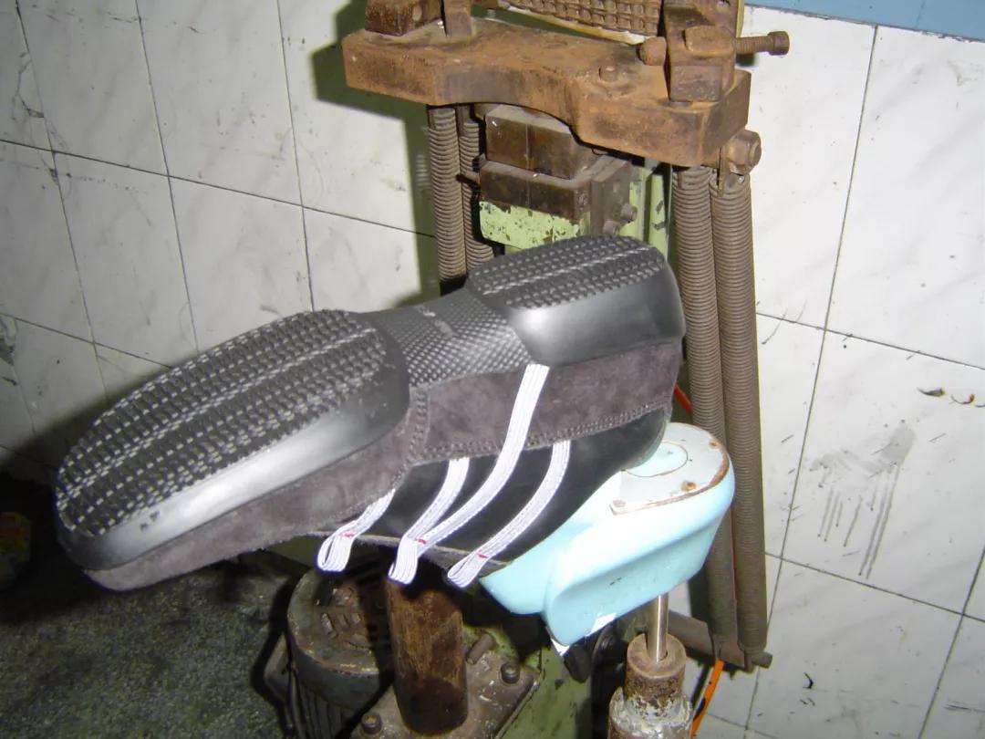 制鞋开版技术,制鞋的基本工艺流程表