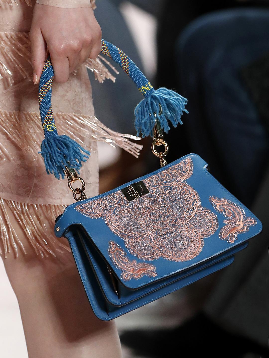 2023新款时尚半圆马鞍包,新款时髦高级感包