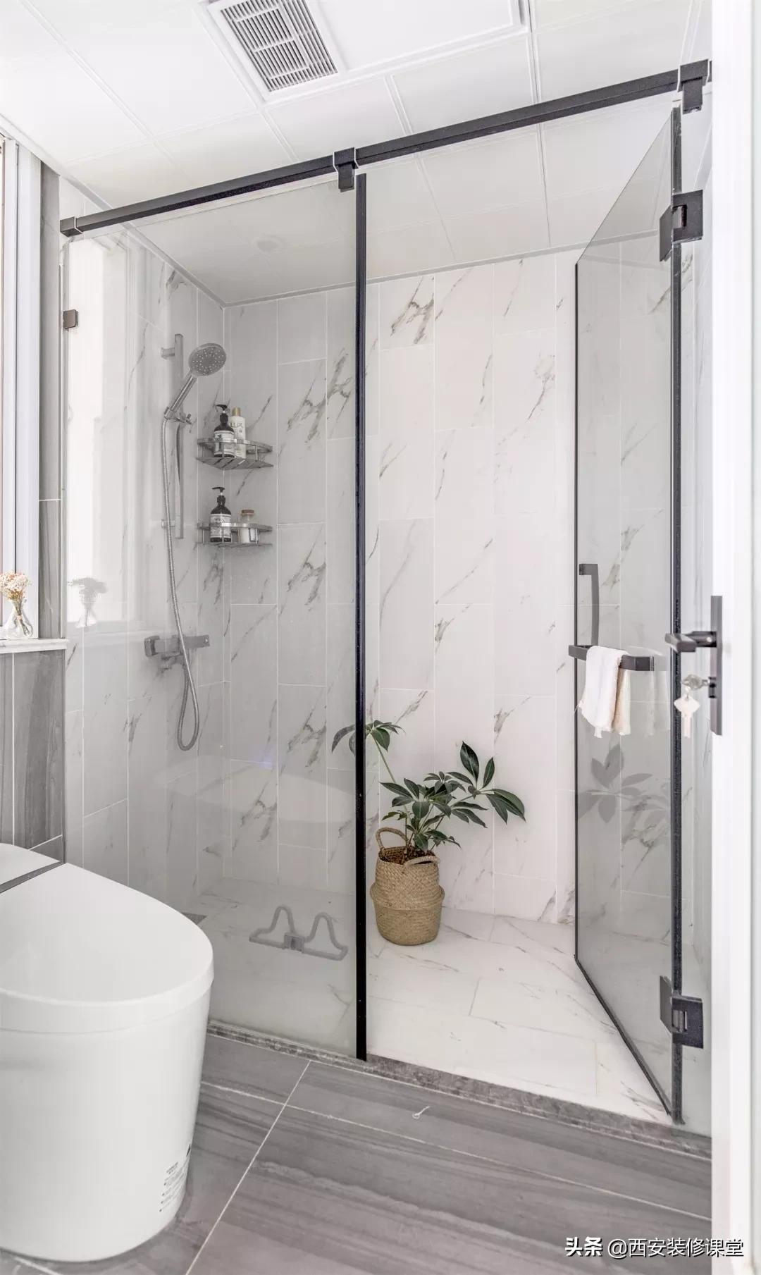 卫生间淋浴隔断用玻璃门还是浴帘,软装隔断卫生间淋浴区装修效果图