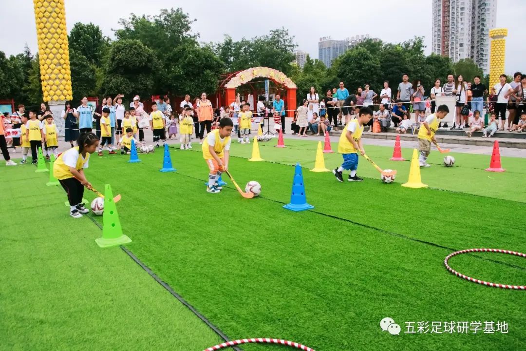 五彩足球,五彩球运动