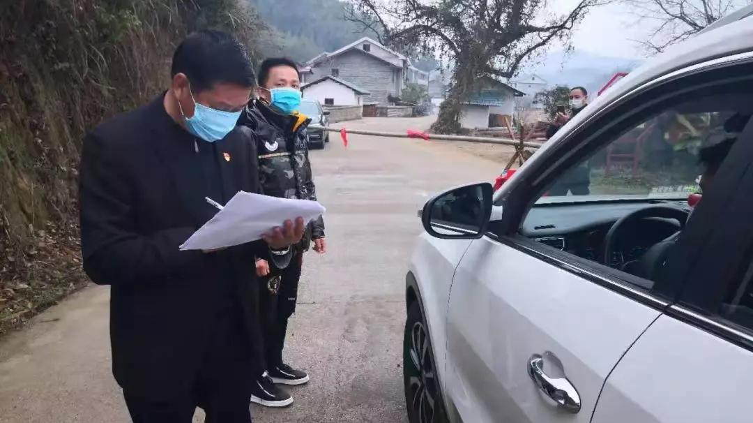 我也怕病毒，但我是村支书，我不带头谁还敢冲？