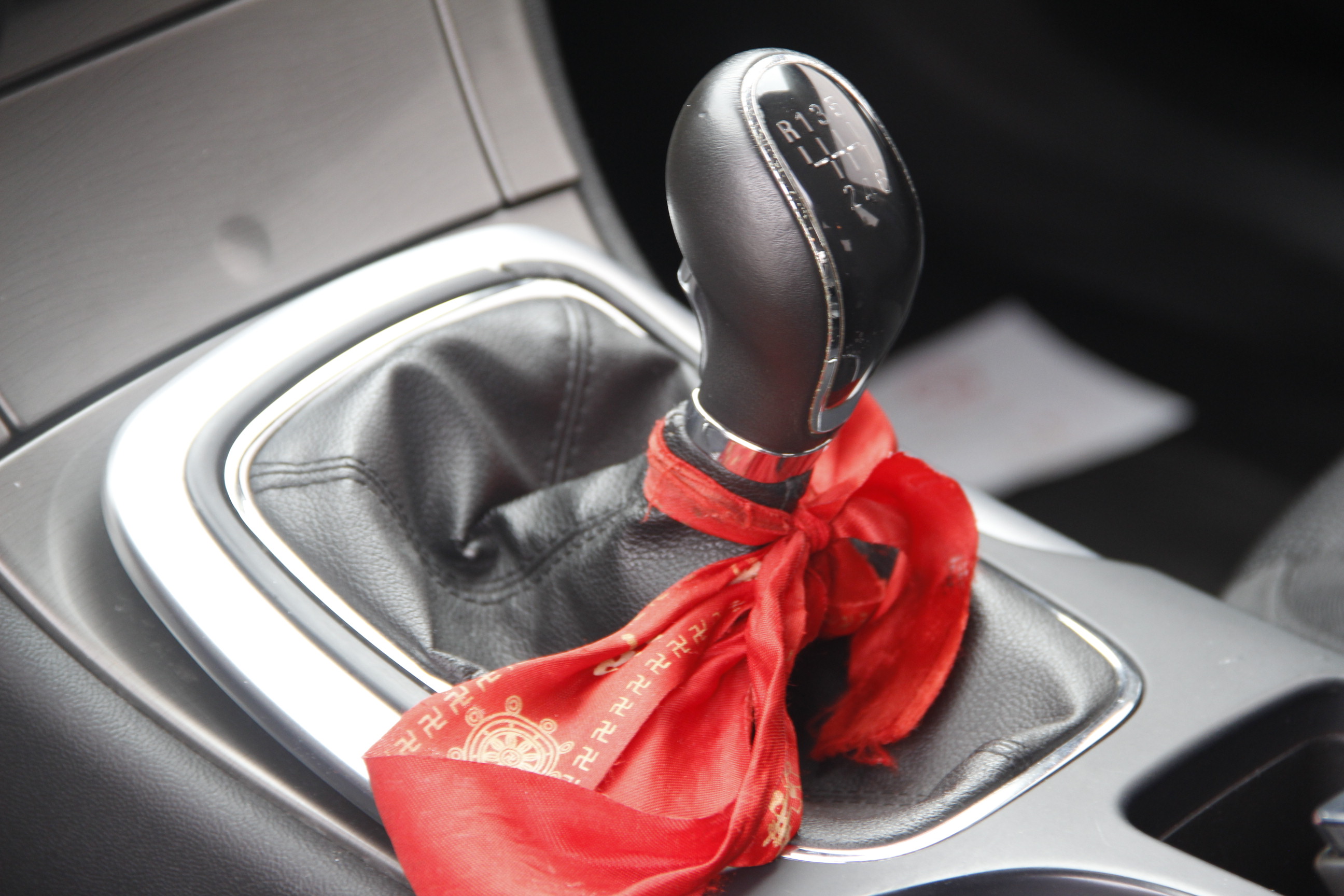 花3w买二手车还是花8w买新车,一万五买了台10年别克君威贵吗