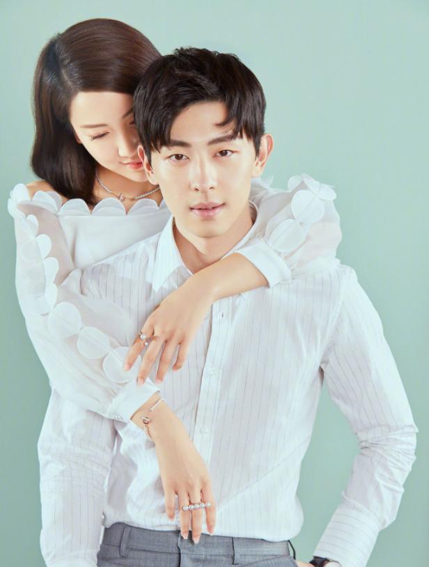 邓伦，身高185cm，体重才65kg，靠3点维持身材，不怕胖