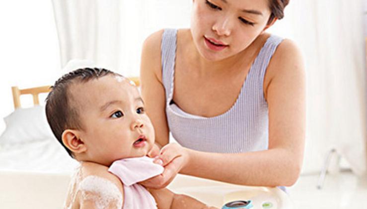 新生儿洗头洗澡注意事项,两个月大的宝宝洗澡需要注意什么