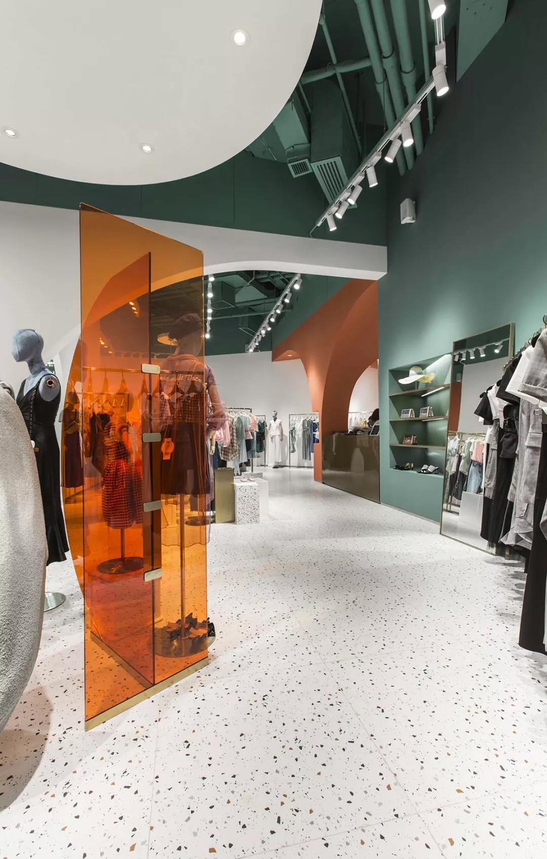 打卡服装体验店,爱丽丝梦游仙境服装款式