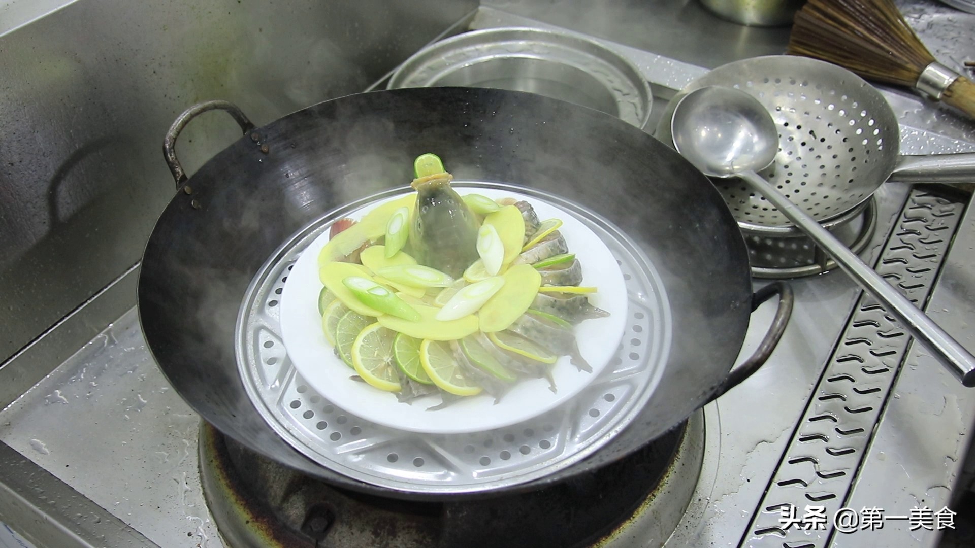 水煮鱼片柠檬鱼最正宗的做法,大厨糖醋鱼片的做法大全