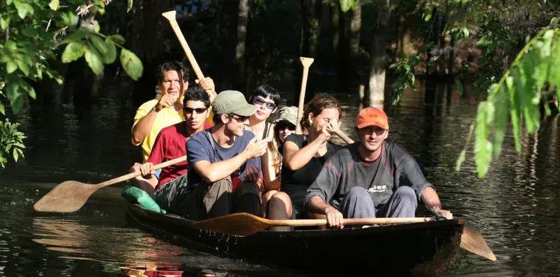 白本护照出境法国旅游免签吗,白本护照旅游去哪个国家比较好