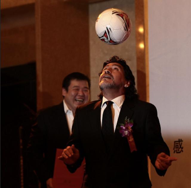 1987年，*小平邓**邀马拉多纳来中国遭拒，马拉多纳：不给3亿，不去