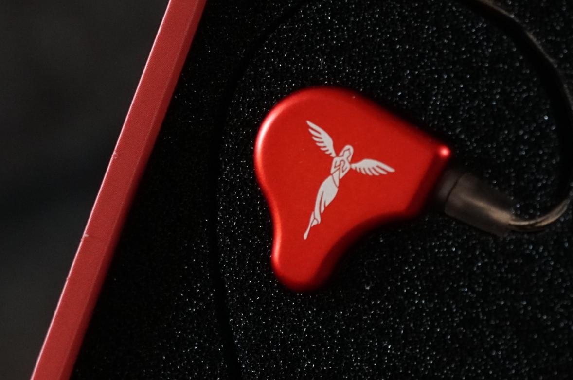 国产HIFI耳机个个都成精谈谈那个让烧友少女心爆棚的“地摊塞”