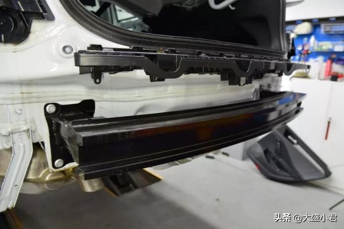 大众速腾卓越版与超越版对比,大众速腾1.2t对比亚洲狮