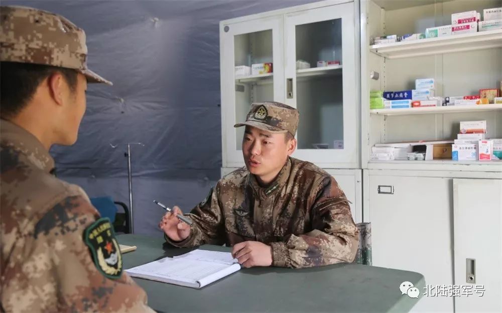 我是*用军**帐篷佩奇！一起来认识我的家族成员吧！