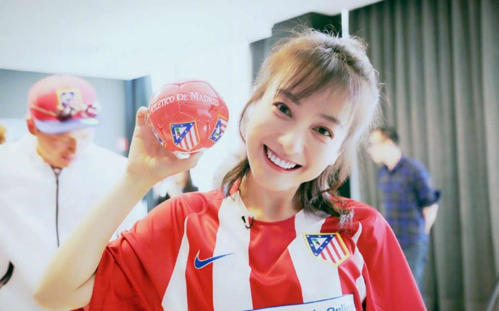 我家那闺女第一次见到吴昕,我家那闺女吴昕一边养生一边熬夜